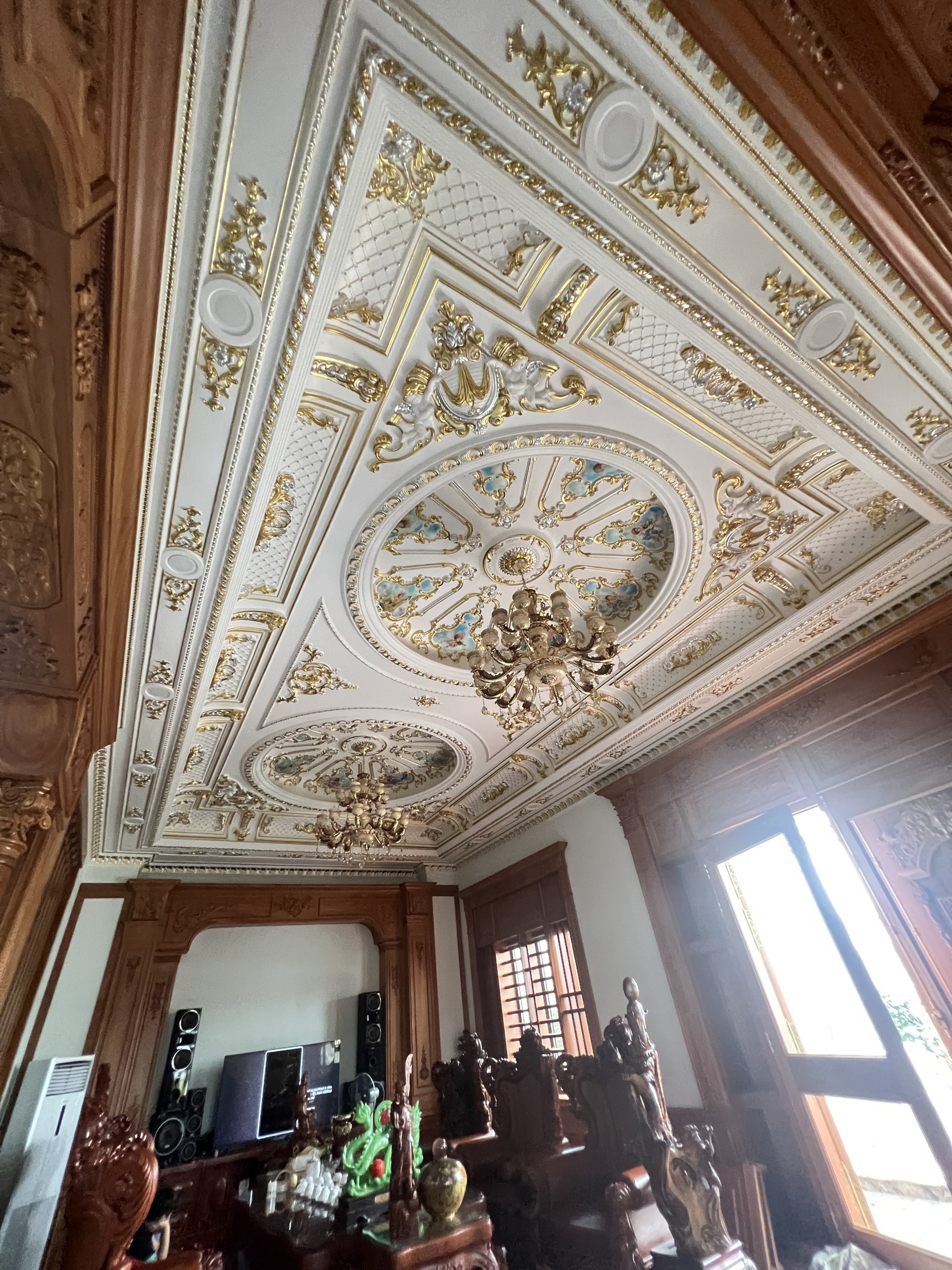 Thi công phào chỉ PU tại Bình Dương