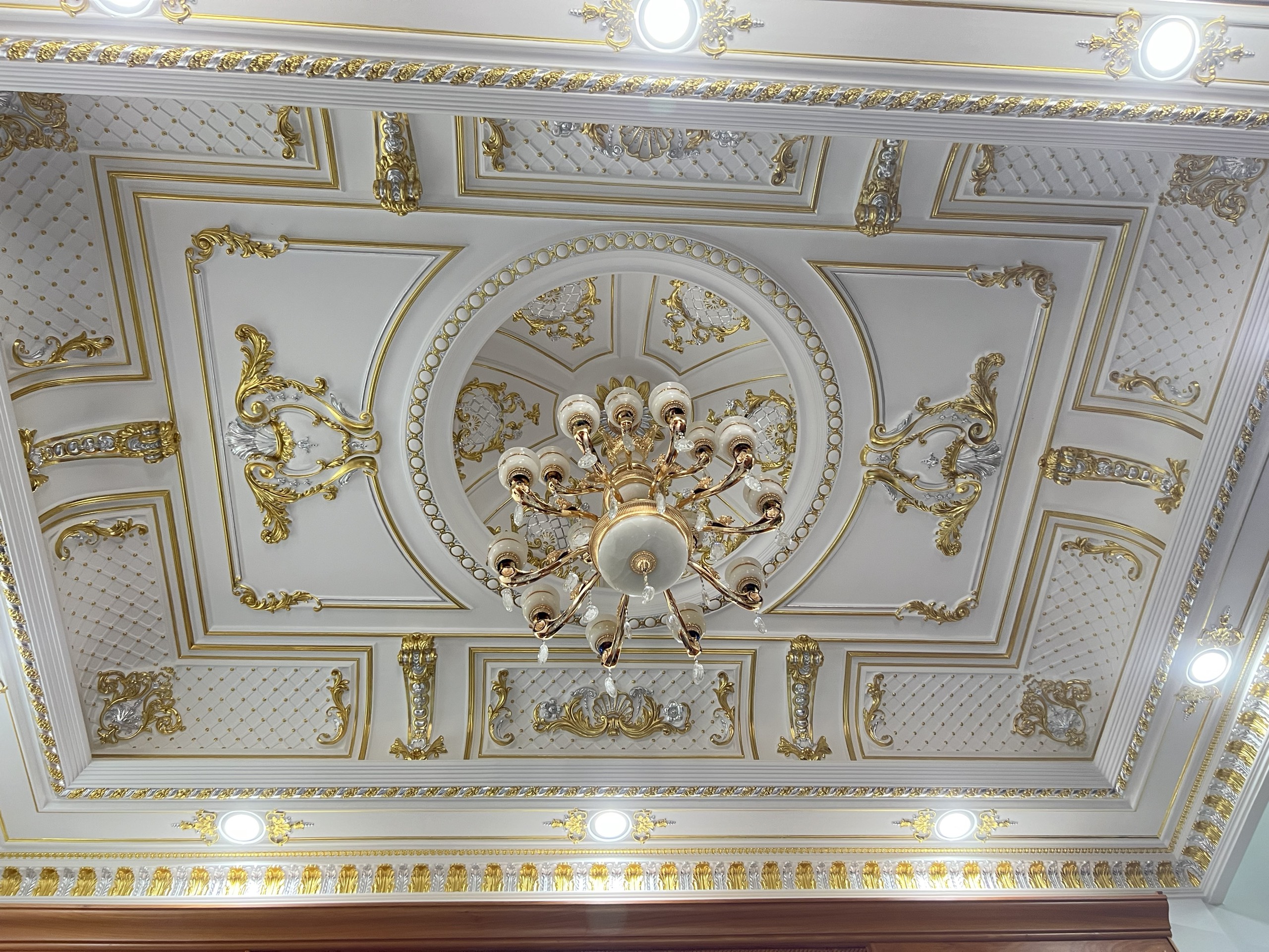 Thi công phào chỉ PU tại Bình Dương