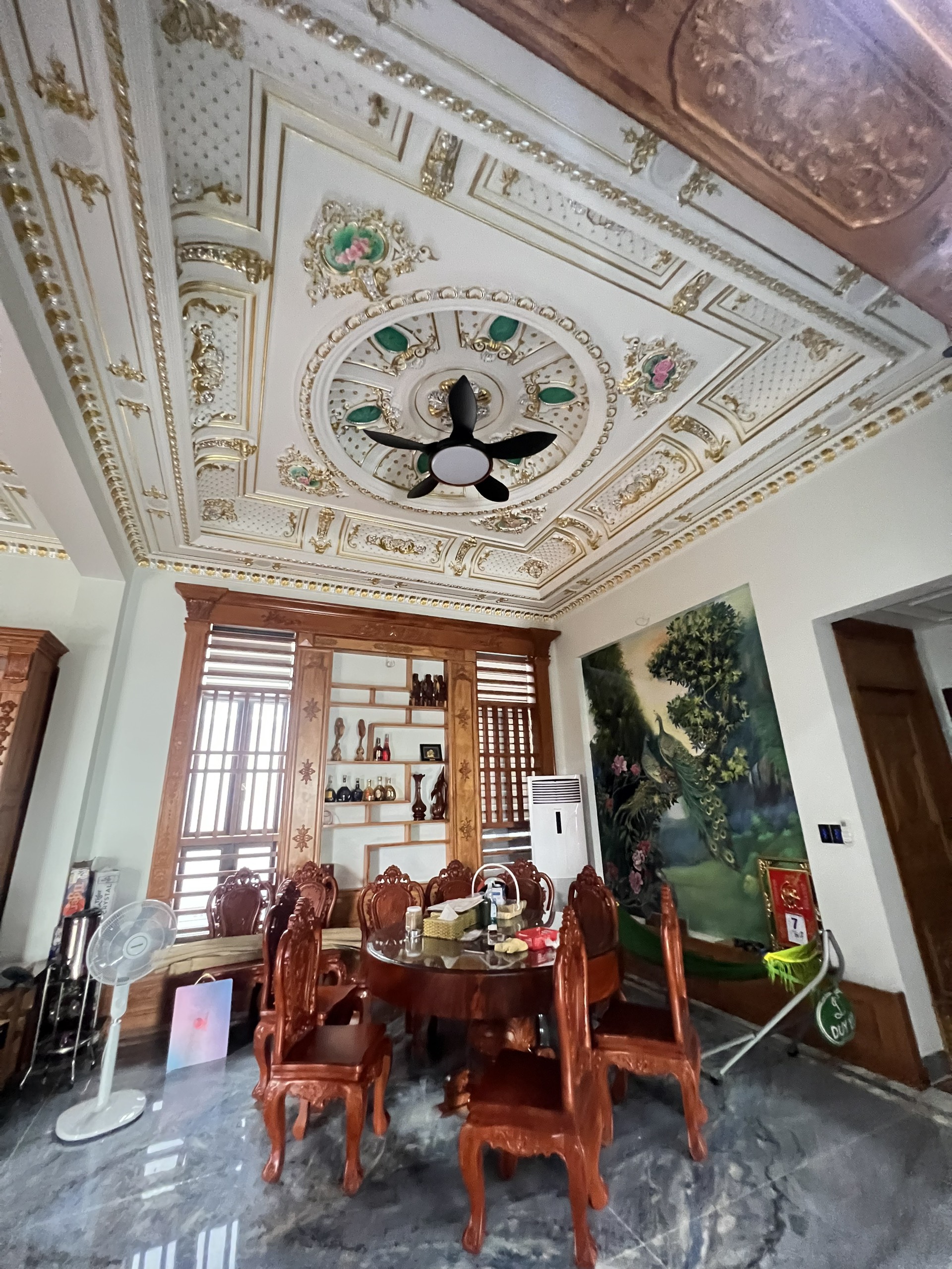 Thi công phào chỉ PU tại Bình Dương