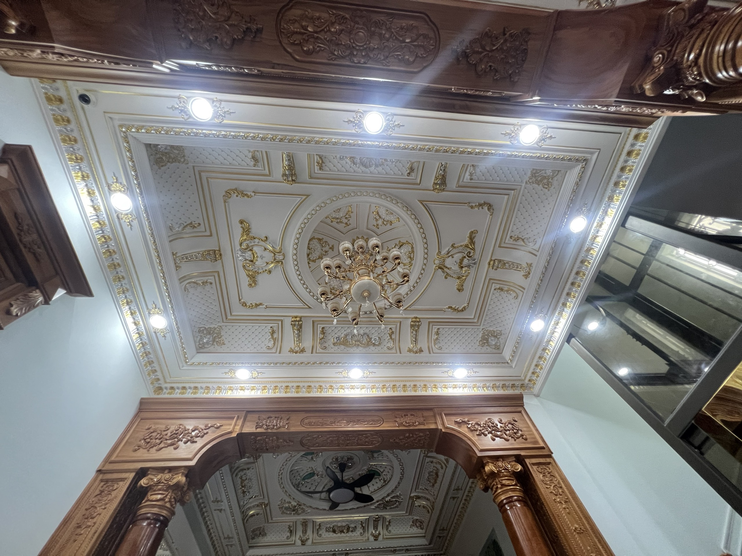 Thi công phào chỉ PU tại Bình Dương