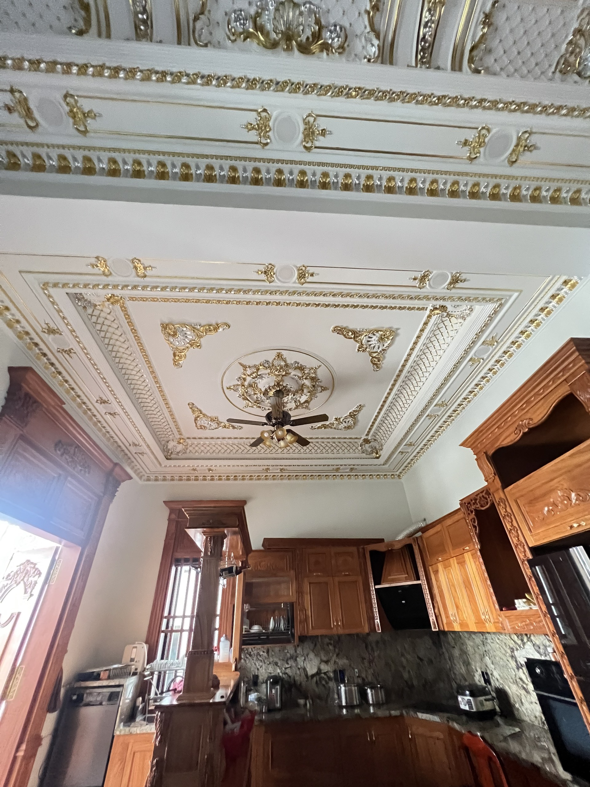 Thi công phào chỉ PU tại Bình Dương