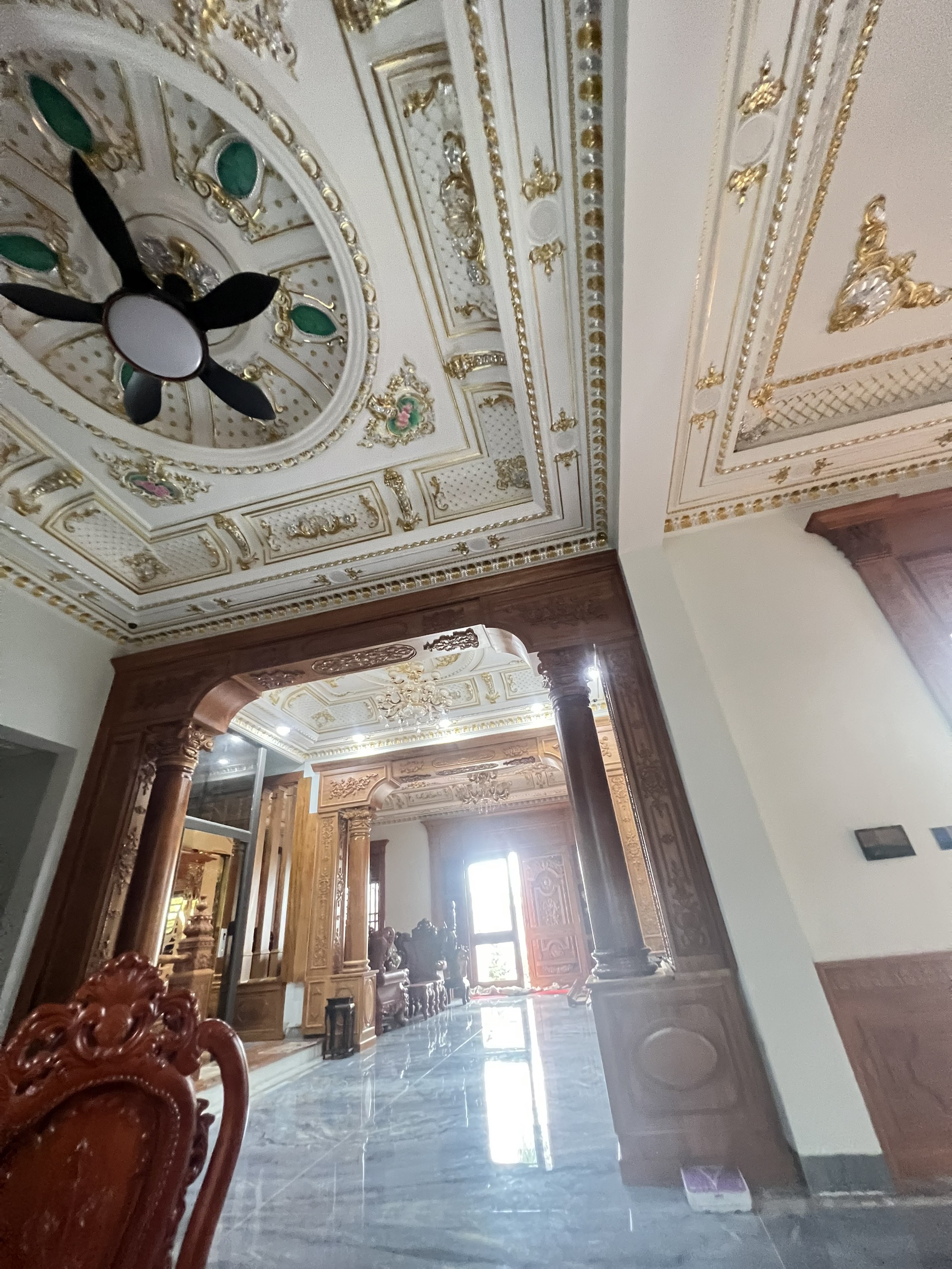 Thi công phào chỉ PU tại Bình Dương