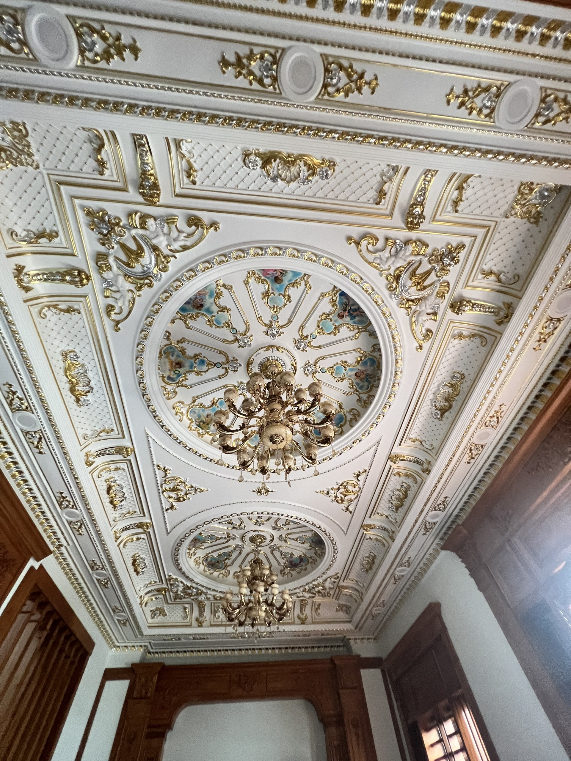 Thi công phào chỉ PU tại Bình Dương