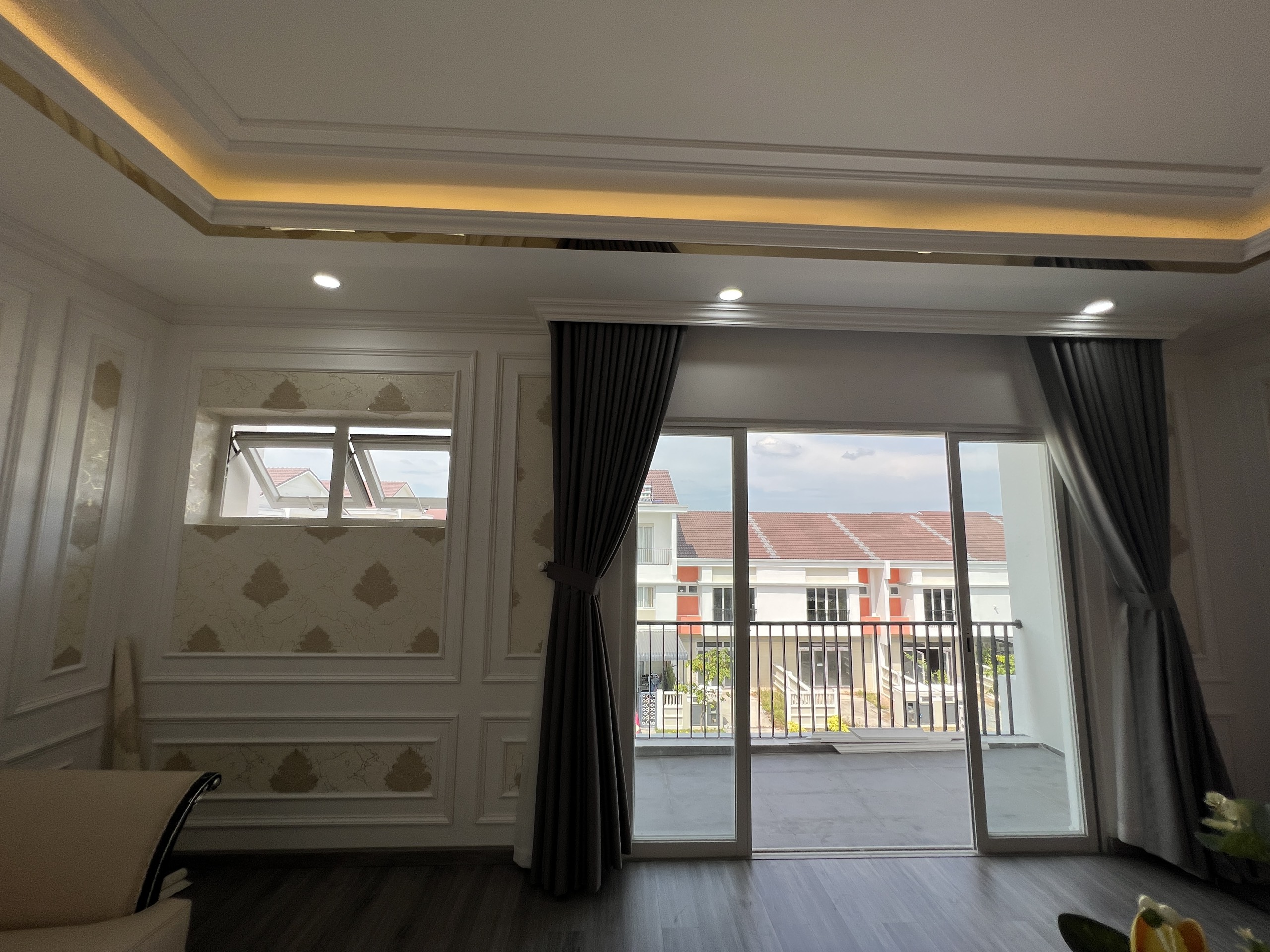 Thi công phào chỉ PS tại Bình Dương