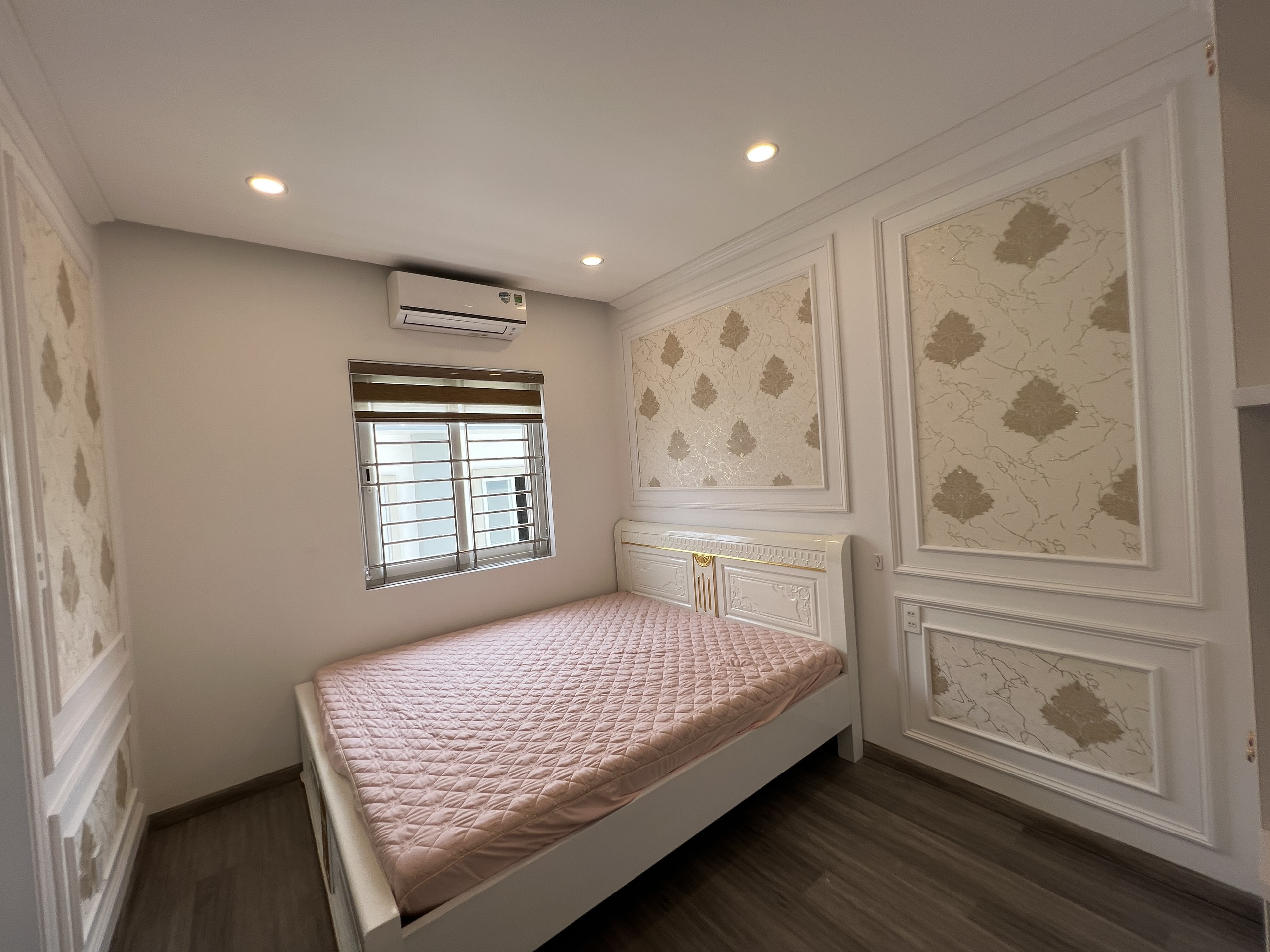 Thi công phào chỉ PS tại Bình Dương