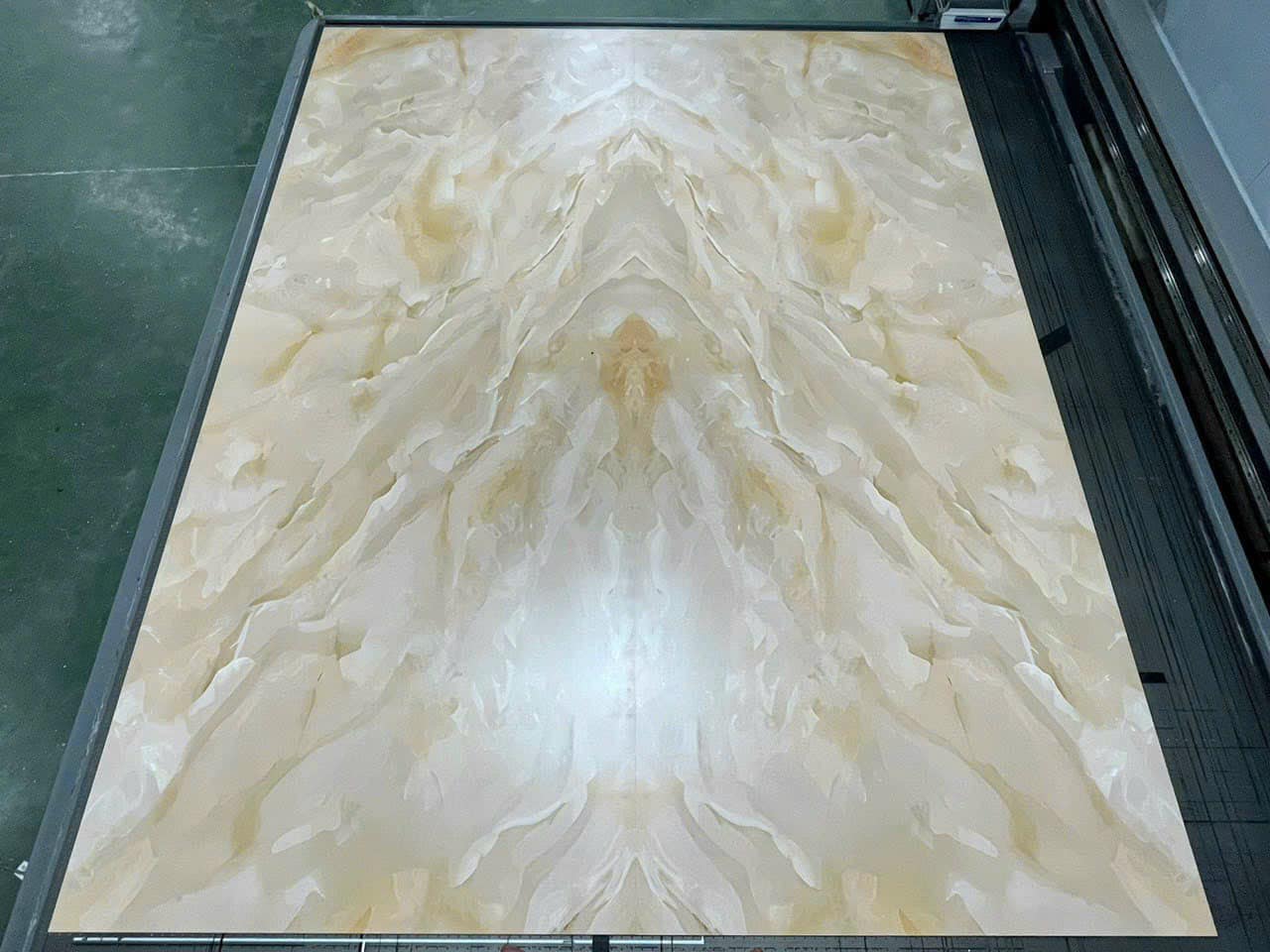 Thi công tranh đá tráng gương tại Bình Dương 01