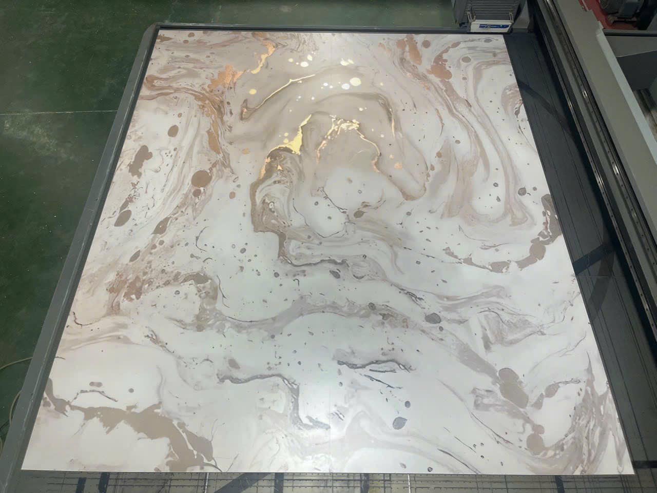 Thi công tranh đá tráng gương tại Bình Dương 01