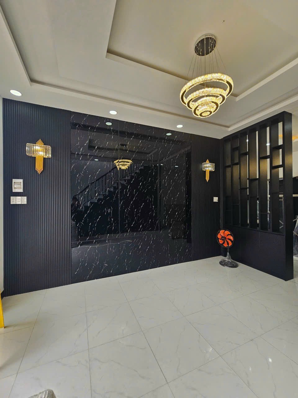 Thi công tấm ốp tường vân Bán Nguyệt tại Bình