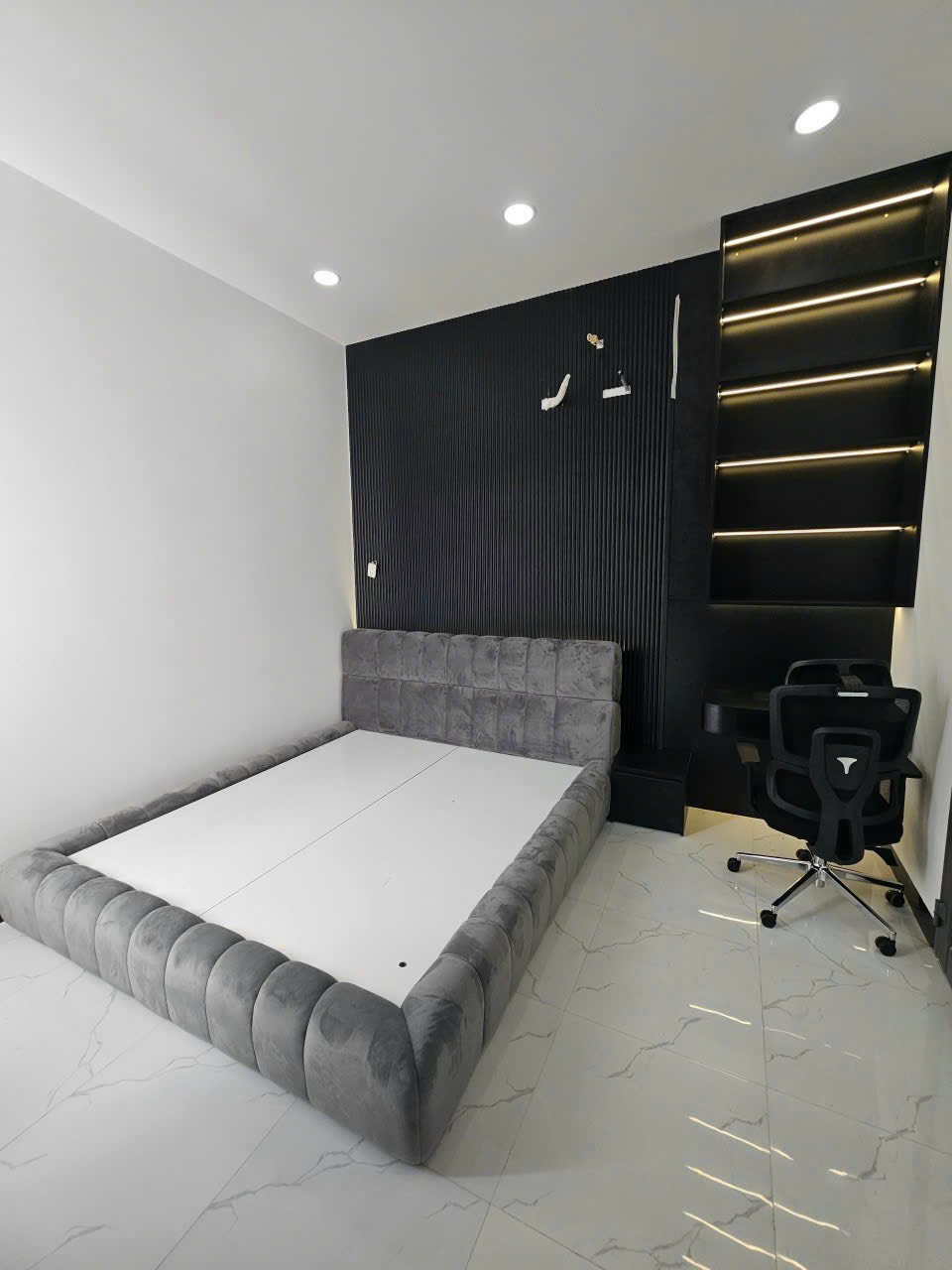 Thi công tấm ốp tường vân Bán Nguyệt tại Bình