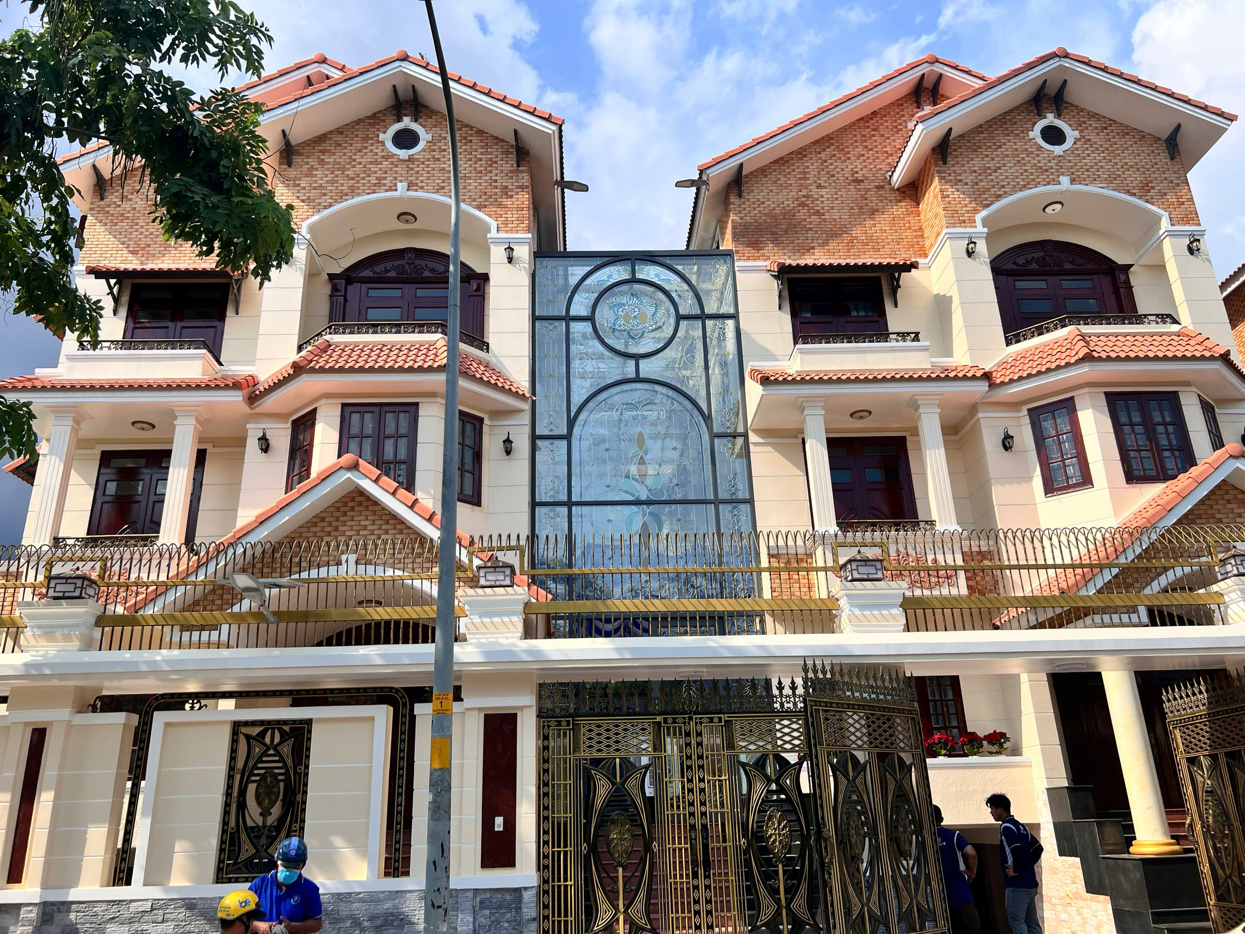 Thi công hàng rào gỗ nhựa ngoài trời tại Bình Dương