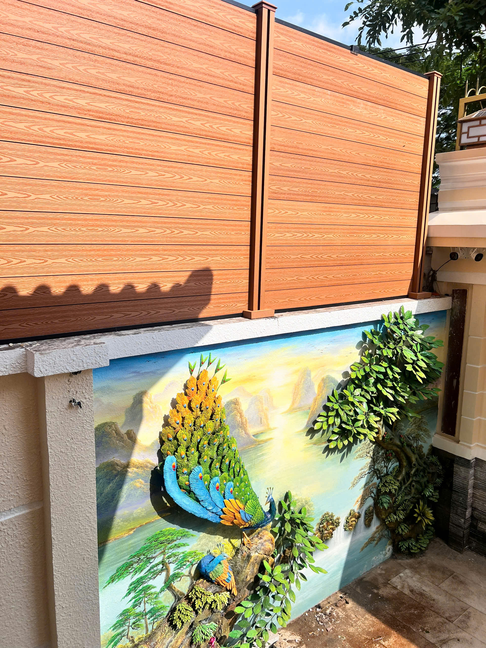 Thi công hàng rào gỗ nhựa ngoài trời tại Bình Dương