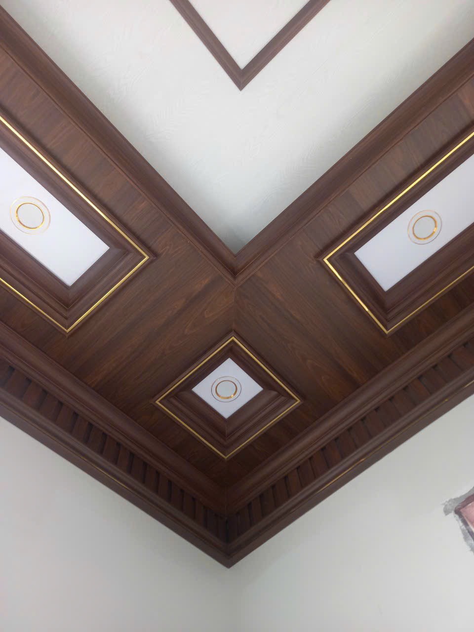 Thi công ốp tường và ốp trần thủ dầu một