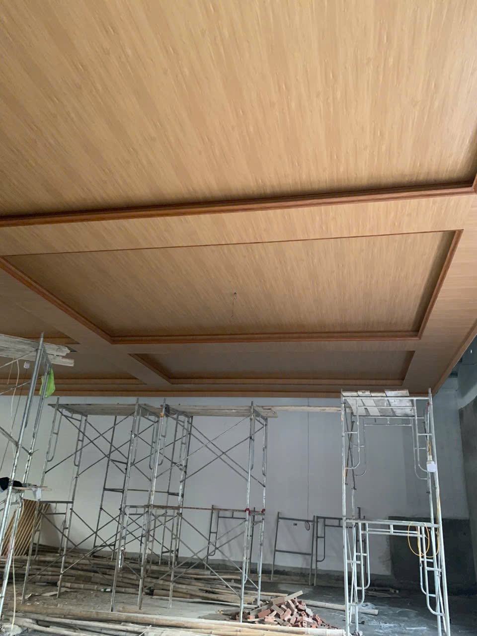 Thi công ốp tường và ốp trần thuận an