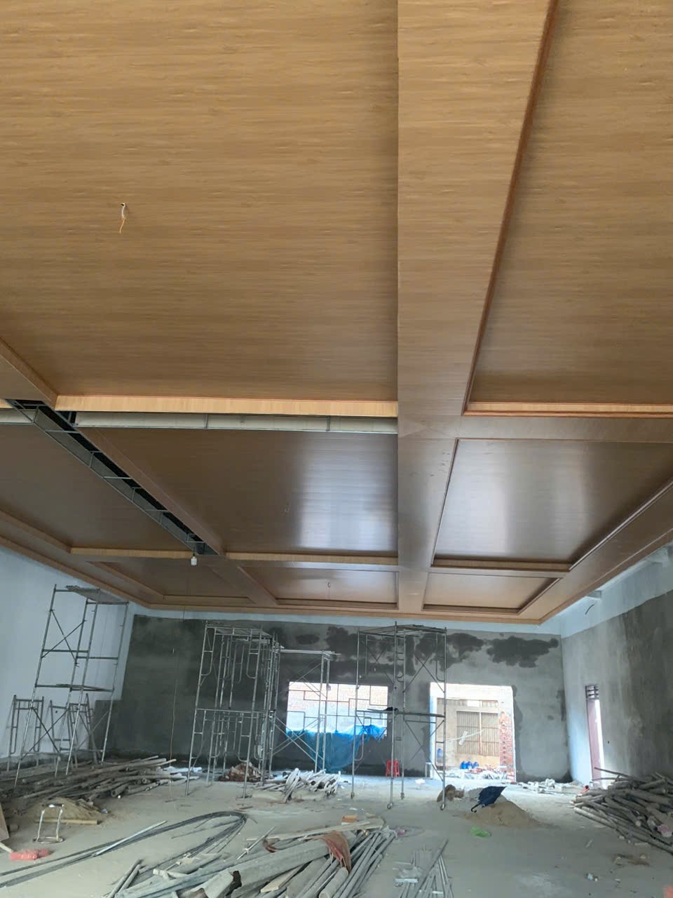 Thi công ốp tường và ốp trần thuận an